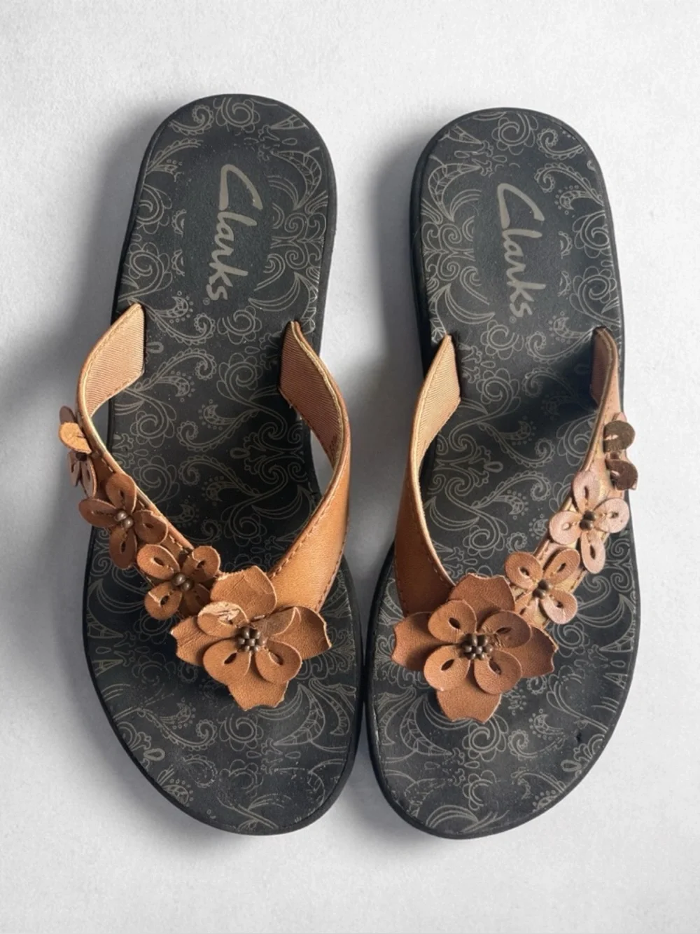 Clarks Size 5 Brown Floral Wedge Sandals Thong Comfort Shoes - Picture 1 of 10